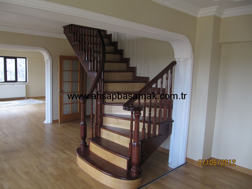 Ahşap Taşıyıcı Merdivenler